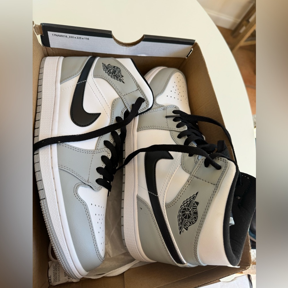 Authentic Men’s Air Jordan 1 Mid smoke light grey